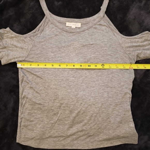 LA Hearts by PacSun Cold Shoulder Light Gray Shirt - Picture 3 of 6